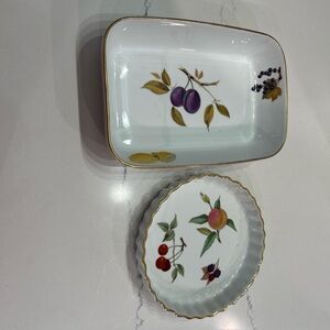 Royal Worcester 1961 Evesham Gold Rim Rectangular Serving Baking and quiche.